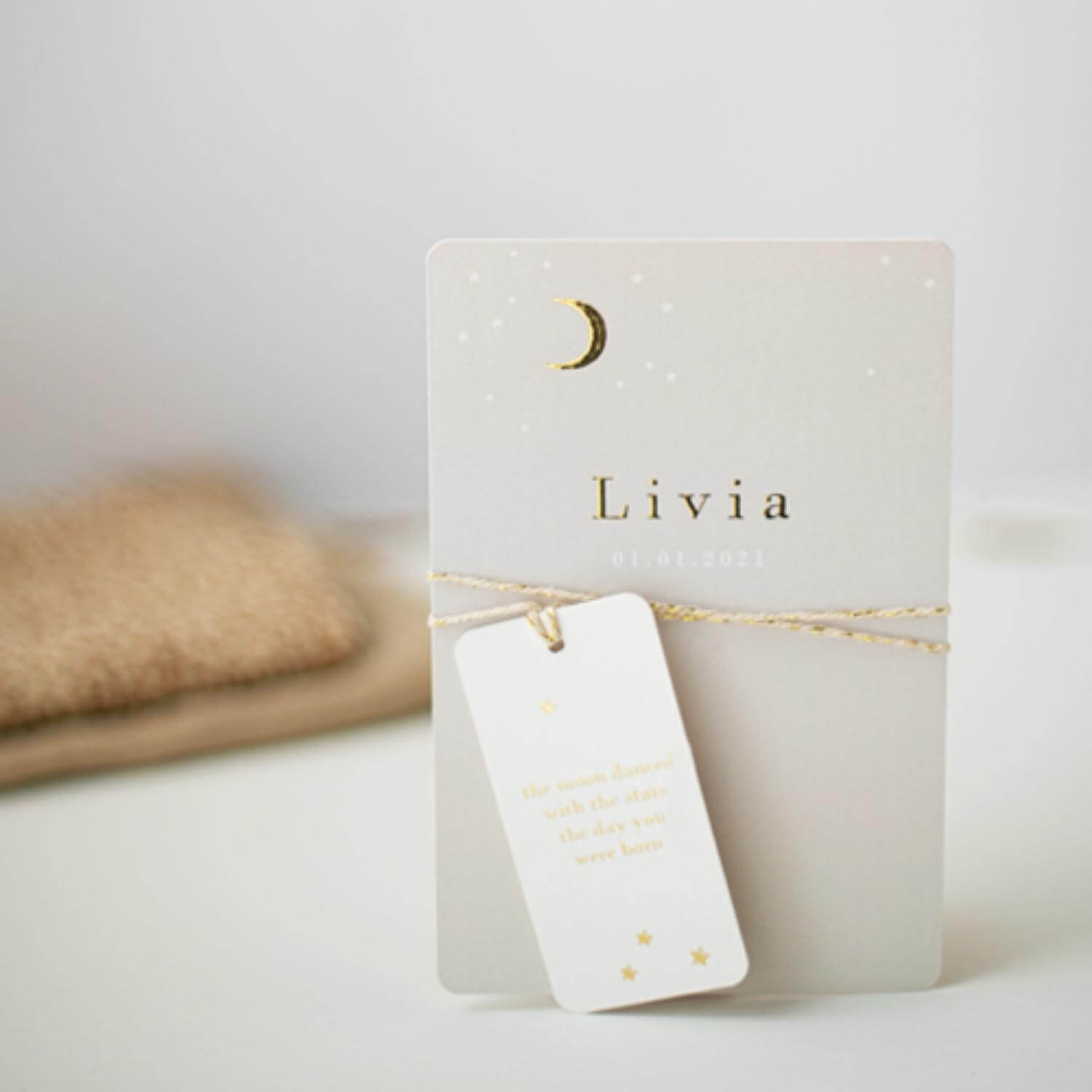labelkaartje met maantje Livia